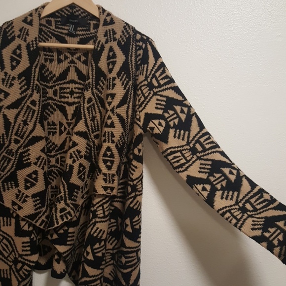 Patterned Flowy Cozy Cardigan - Picture 2 of 6